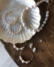 Load image into Gallery viewer, Pearl Drop Necklace